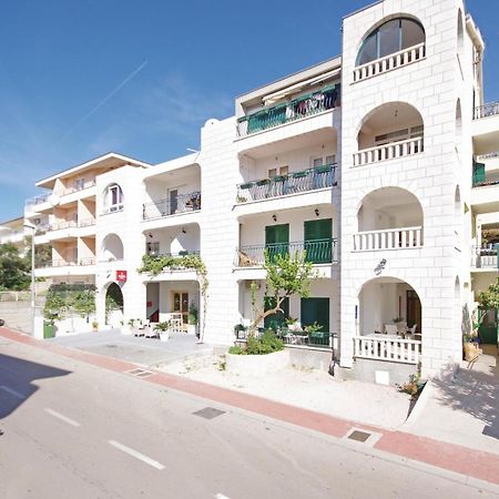 Cozy Apartment In Makarska With Kitchen מראה חיצוני תמונה